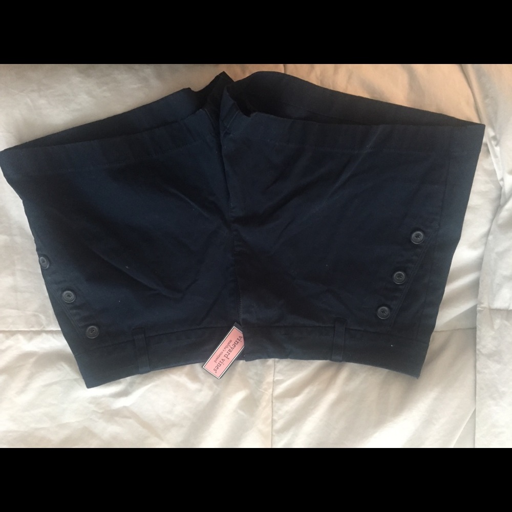 Vineyard vines navy shorts
